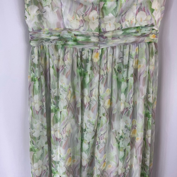 Adrianna Papell
Off-the-Shoulder Chiffon Gown Size: USA 14 Color: multicolor - Picture 14 of 17